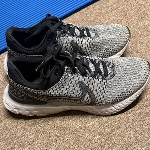 Nike Black and Gray Knit Running Sneakers